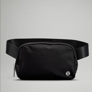NWT Lululemon Everywhere Belt Bag in Black